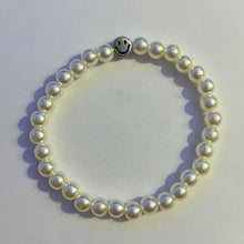 Load image into Gallery viewer, Silver Smiley Face Pearl Bracelet
