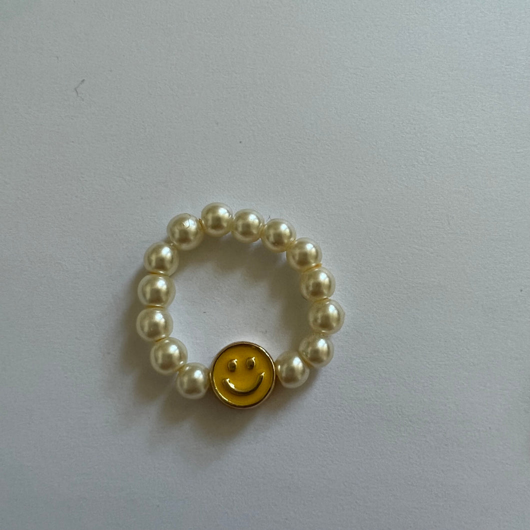 Gold Smiley Pearl Ring