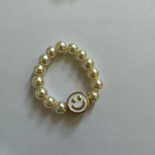 Load image into Gallery viewer, Gold Smiley Pearl Ring
