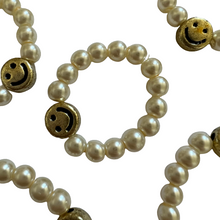 Load image into Gallery viewer, Gold Smiley Face Pearl Ring
