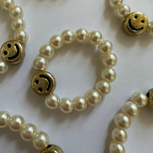 Load image into Gallery viewer, Gold Smiley Face Pearl Ring

