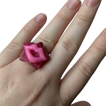 Load image into Gallery viewer, Pink Lips Star Ring

