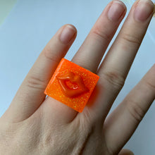 Load image into Gallery viewer, Orange Lips Glitter Ring
