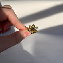 Load image into Gallery viewer, Flower Wire Wrapped Ring

