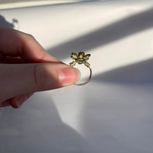 Load image into Gallery viewer, Flower Wire Wrapped Ring
