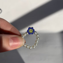 Load image into Gallery viewer, Flower Power Pearl Ring
