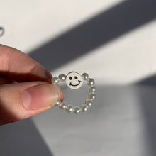 Load image into Gallery viewer, Smiley Face Pearl Ring
