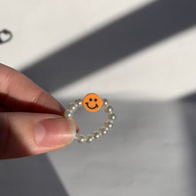 Load image into Gallery viewer, Smiley Face Pearl Ring
