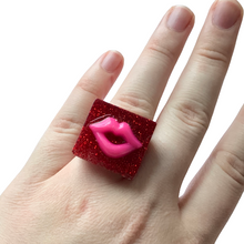 Load image into Gallery viewer, Red Lips Glitter Ring
